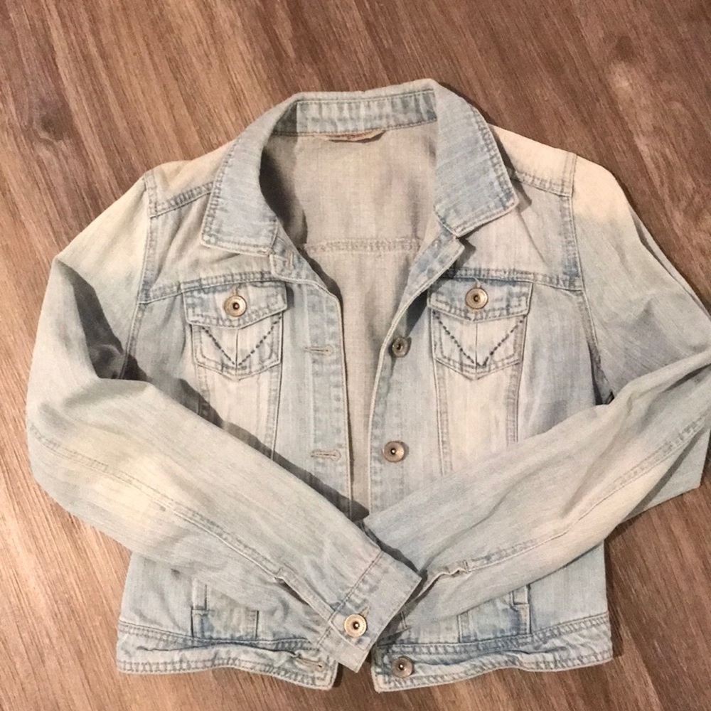 Highway jeans  Medium Jean jacket with pockets.